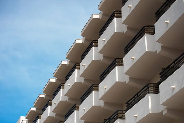 Portrait of apartment building with balconies. — Stock Photo, Image