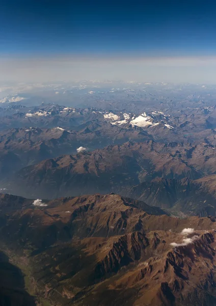 Aerial view of the mountains in the clouds. — Stock Photo, Image