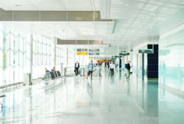 Terminal de passageiros dentro do aeroporto. Imagem turva. Adequado para fundo . — Fotografia de Stock