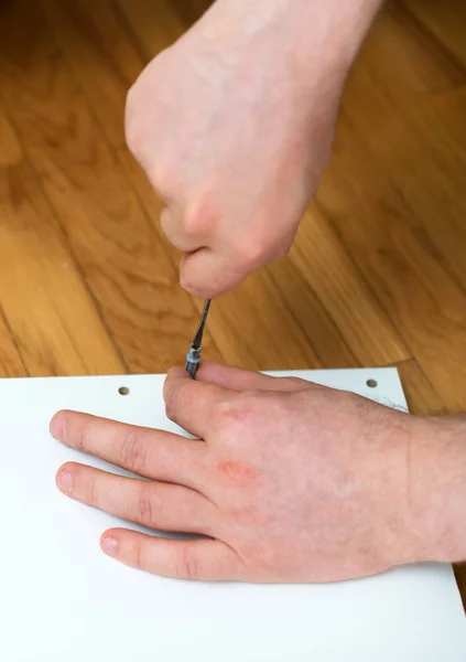 Man's hand using screwdriver. Close-up view. — Stock Photo, Image