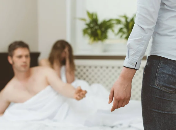 Vrouw haar man met zijn maîtresse gevonden. — Stockfoto