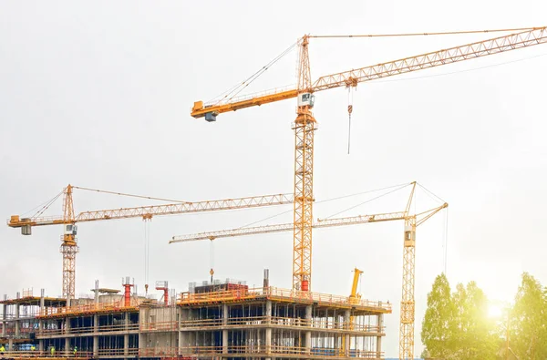 Industrial construction cranes in the city. — Stock Photo, Image