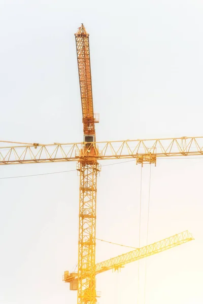 Industrial construction cranes in the city. — Stock Photo, Image