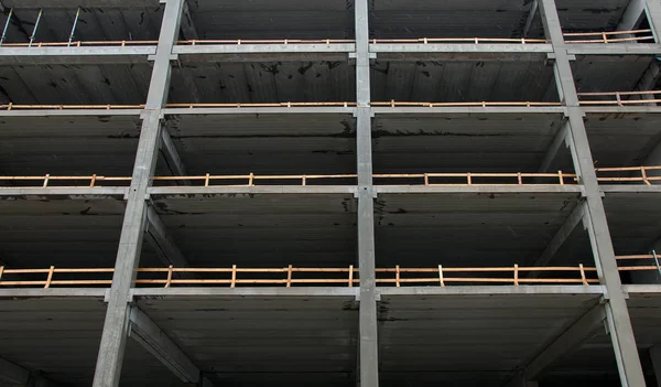 Großbaustelle mit Gerüstbau. — Stockfoto