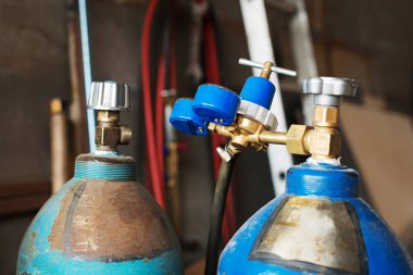 Propan gazı balonlar ile basınç ölçme aygıtı.