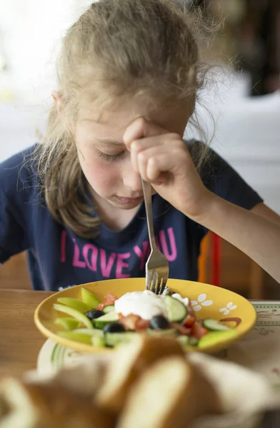 Little girl don't want to eat meal in restaurant. — Stock Photo, Image
