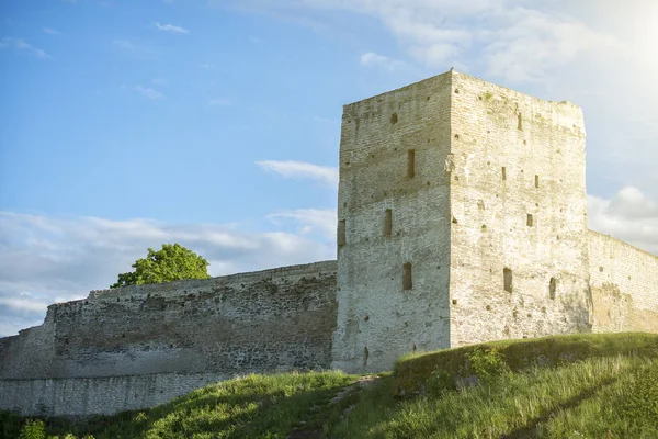 Antike Festung Izborsk in Russland. — Stockfoto