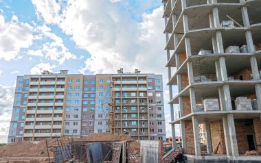 Yeni microdistrict binaların yapım aşamasında.