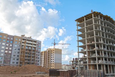 Yeni microdistrict binaların yapım aşamasında.