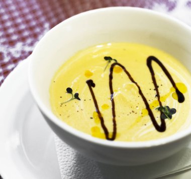 Rustik kabak ve havuç çorbası.