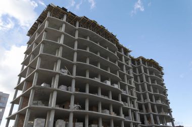 Yeni modern konut bina yapım aşamasında.