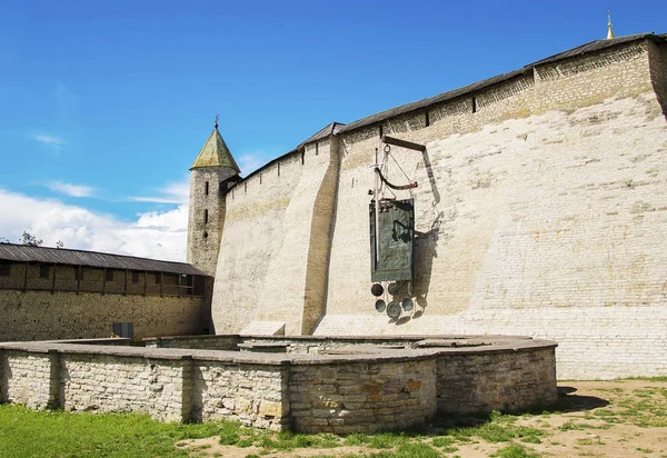 Alte pskov kremlin mauern in russland. — Stockfoto