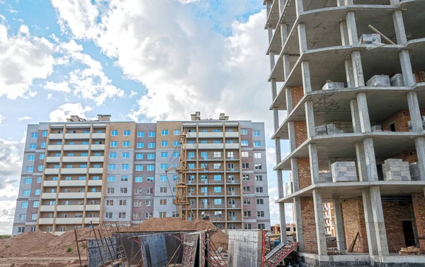 Yeni microdistrict binaların yapım aşamasında.