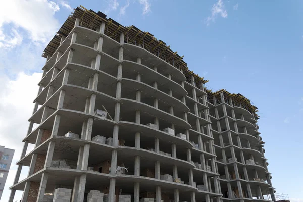 Yeni modern konut bina yapım aşamasında.