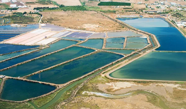 Produção de sal marinho na região do Algarve, Portugal . — Fotografia de Stock