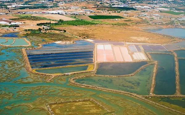 Výroba mořské soli v regionu Algarve, Portugalsko. — Stock fotografie