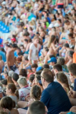 Kişilik stadyum bulanık kalabalık.