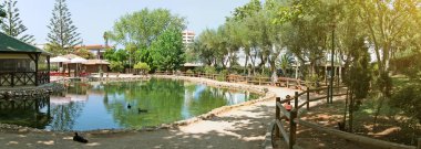 Gençlik Parkı panoraması. Portekiz, Portimao 'da çocuk parkı..