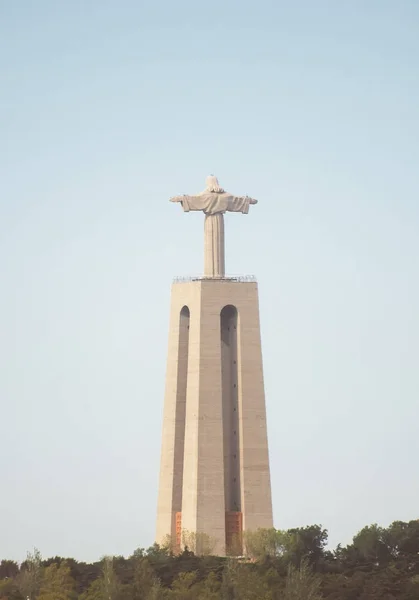 Статуя Ісуса Христа в місті Almada, Португалія. — стокове фото