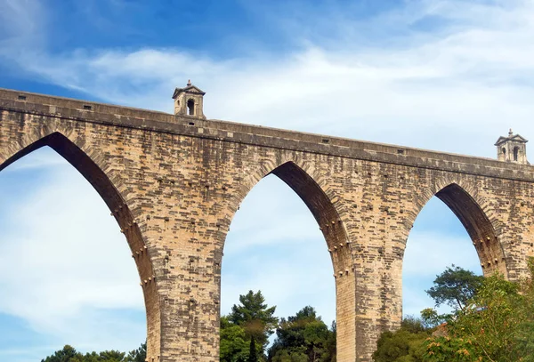 The Aguas Livres Aqueduct in Lisbon. — Stock Photo, Image