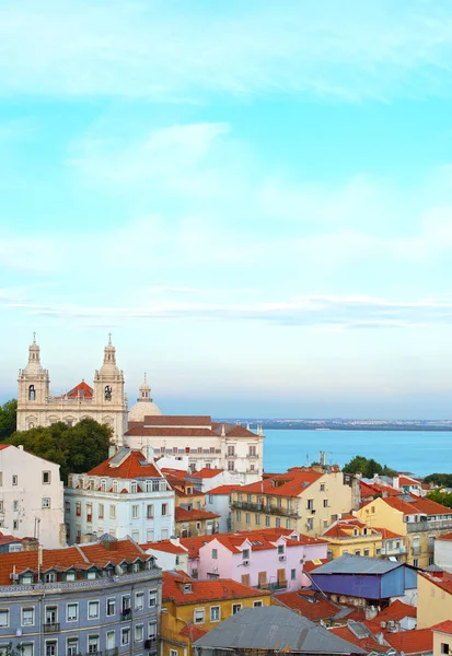 Monastère de Sao Vicente de Fora et vieille ville de Lisbonne . — Photo