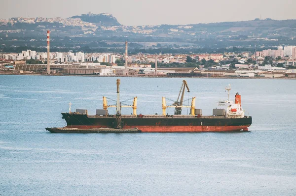 Bateau vraquier dans la baie . — Photo