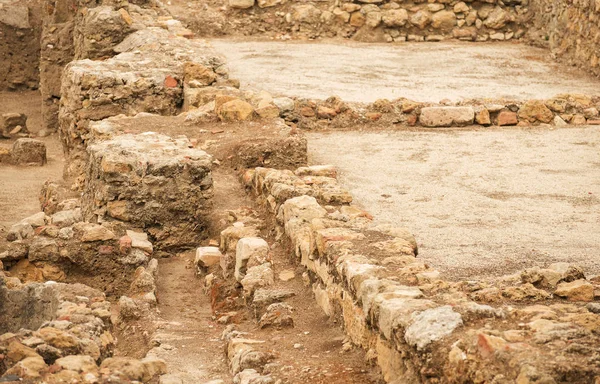 古代の考古学的な構造の発掘調査. — ストック写真
