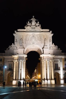 Zafer Rua Augusta takı Lizbon gece.
