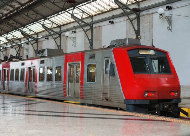 Şehirlerarası demiryolu İstasyonu terminal trende.