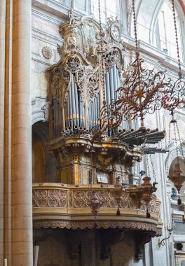 Eski organ Katolik Katedrali içine oyulmuş.