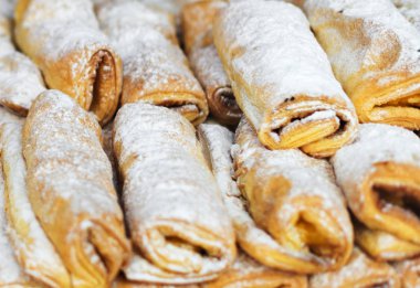Portekizce geleneksel hamur işleri. Buns muhallebi ile.