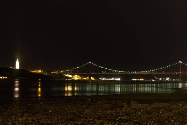 25 Nisan gece köprü Lizbon.