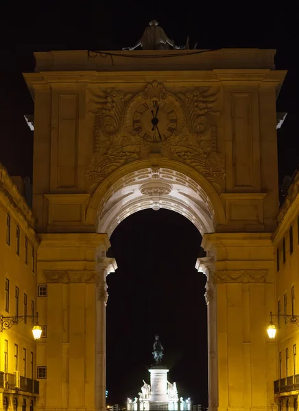 Triumphierende rua augusta arch in Lissabon bei Nacht. — Stockfoto