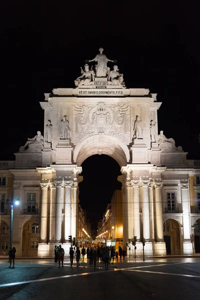 Zafer Rua Augusta takı Lizbon gece.