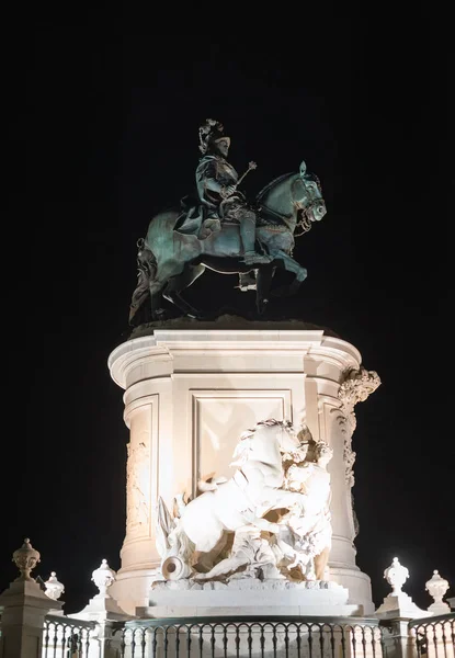 Statue von dom jose in Lissabon bei Nacht. — Stockfoto