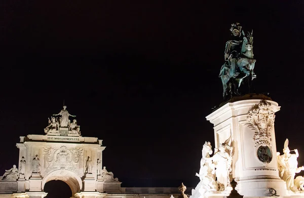 Triumphale rua augusta bogen und statue dom jose in Lissabon bei nacht. — Stockfoto