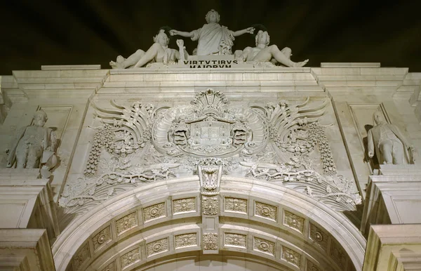 Triumphierende rua augusta arch in Lissabon bei Nacht. — Stockfoto