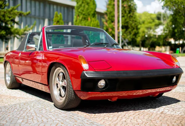 Vista de close-up do carro retro vermelho . — Fotografia de Stock