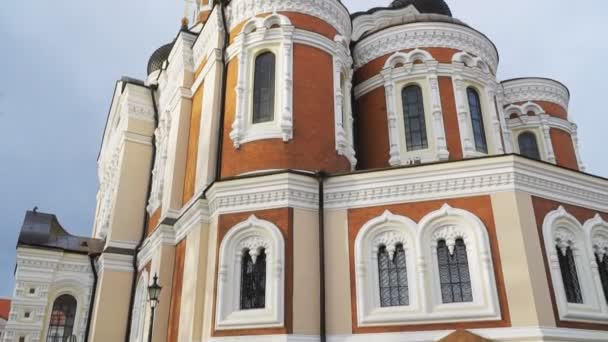 Alexander Nevsky Cathedral in oude Tallinn. — Stockvideo