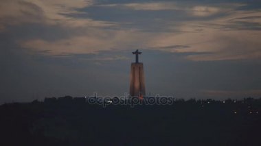 Akşam heykeli Cristo Rei Lizbon.