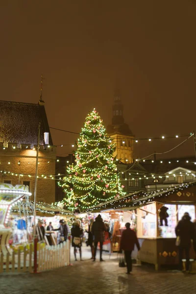 Noel pazarı Town Hall Meydanı.