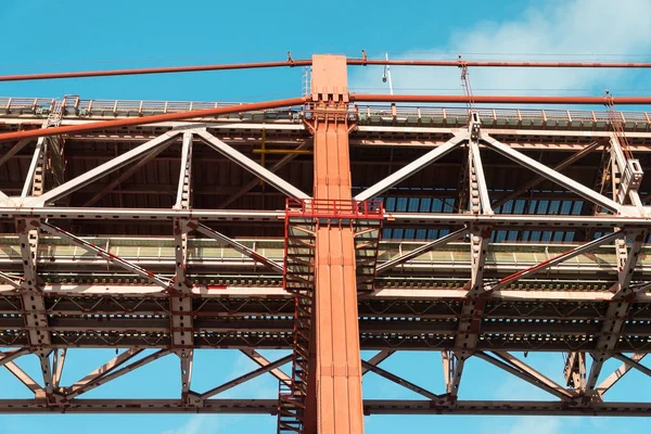 Close-up view of Bridge of 25th april in Lisbon. — Stock Photo, Image