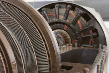 Motor. Eski elektrik santralinin bir parçası..