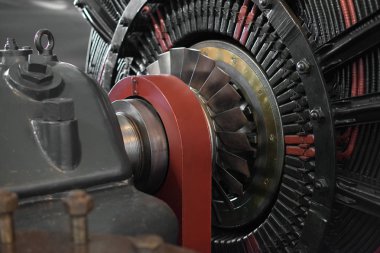 Motor. Eski elektrik santralinin bir parçası..