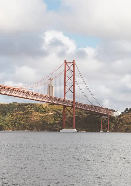 Ponte de 25 de Abril em Lisboa . — Fotografia de Stock