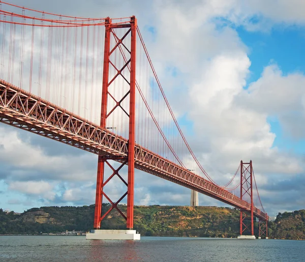 Ponte de 25 de Abril em Lisboa . — Fotografia de Stock