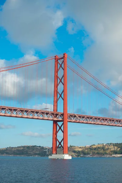 Ponte de 25 de Abril em Lisboa . — Fotografia de Stock