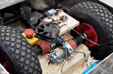 Savaş robotu mücadele içinde motoru.