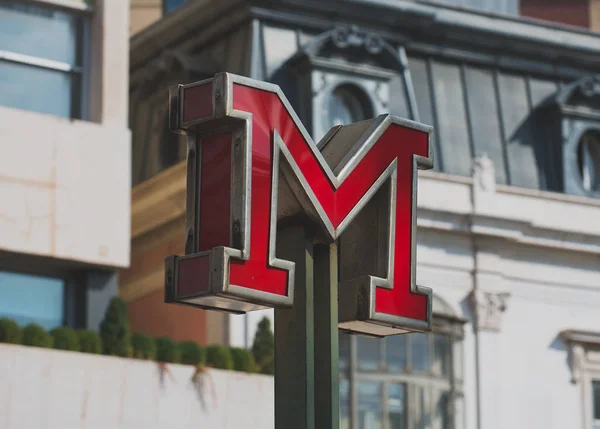 Red metro sign in the city. — Stock Photo, Image