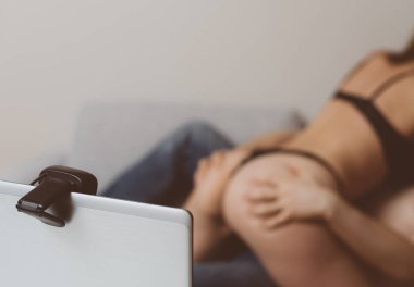 Baştan çıkarıcı çift webcam modelleri çalışma. Sanal seks.